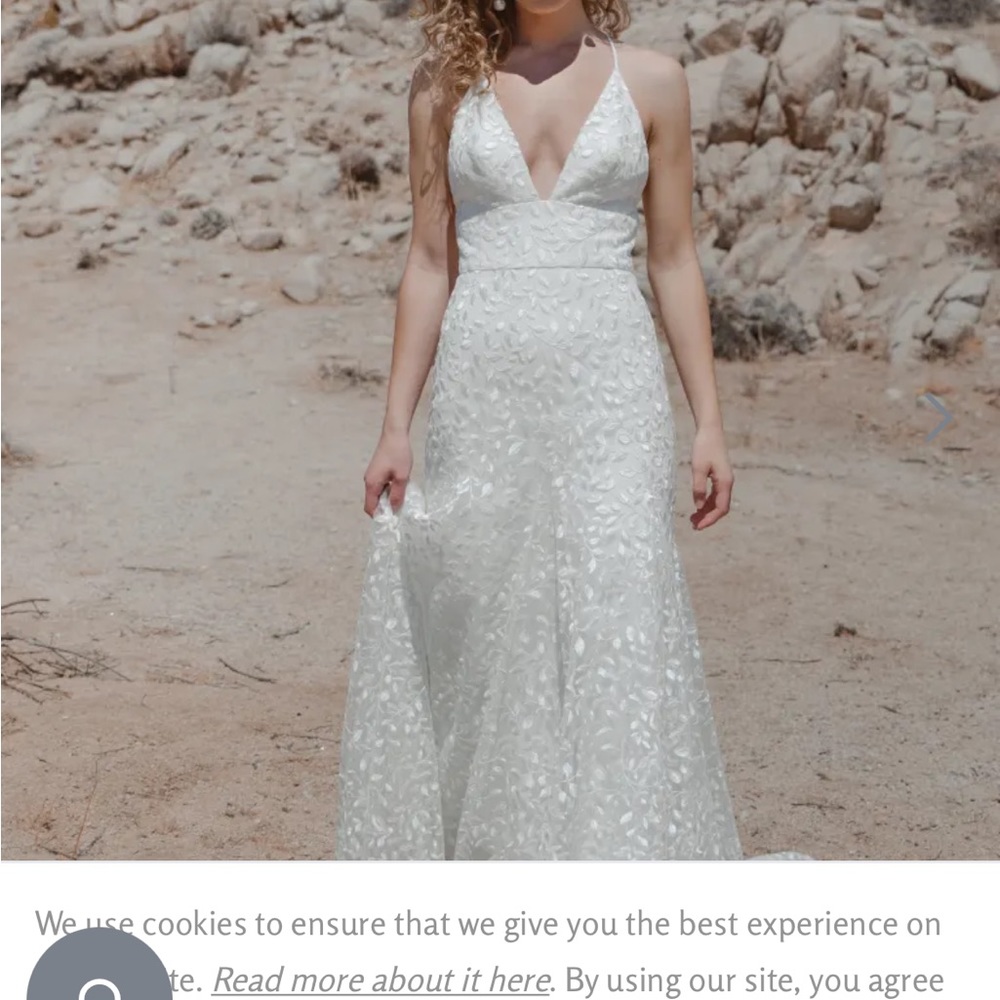 Jenny Yoo wedding dress sz 14.Beautiful leaf pattern.never worn still has tags.